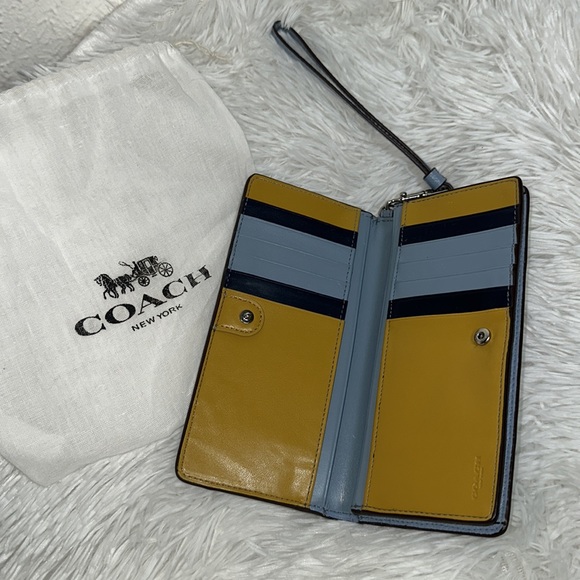 Coach Baby Blue Wristlet/Wallet - Picture 2 of 9